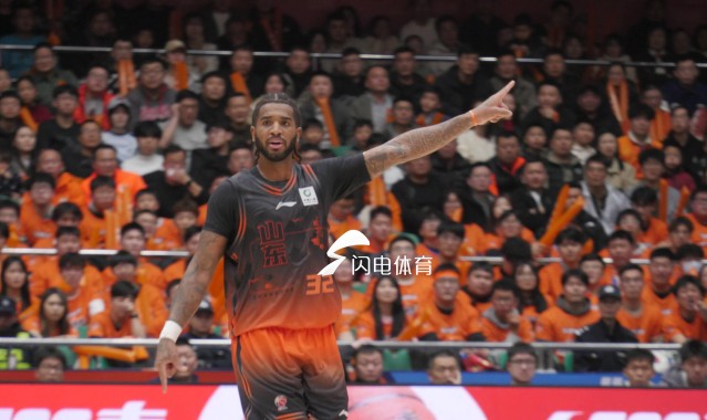 KAIYUN SPORTS-齐鲁德比山东男篮取胜：刘维伟坦言失误埋雷，邱彪点赞篮板制胜